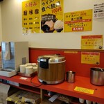 横浜家系ラーメン 裏大輝家 - 税込み100円食べ放題ライスバーコーナー