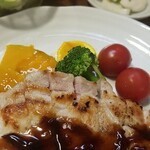 キッチン ブルー グローブ - 備え付け野菜のアップ