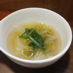 キッチン ブルー グローブ - 白菜スープのアップ