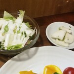 キッチン ブルー グローブ - サラダ、お新香のアップ