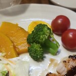 キッチン ブルー グローブ - 備え付け野菜のアップ