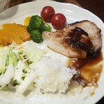 キッチン ブルー グローブ - ご飯が足らない！、サラダも少なくなり