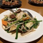中国料理 百楽 - 牛レバーニラ炒め