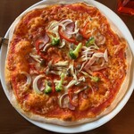 cafe cioccolata - 店内のピザ窯で焼かれたミックスピッツァ。直径33㎝位かな？目の前に置かれた時、デカい！と思いました。