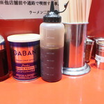 ラーメン二郎 - 卓上調味料