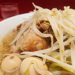 ラーメン二郎 - 豚の厚み