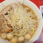 ラーメン二郎 - ラーメン半分＋うずら海苔
