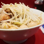 ラーメン二郎 - ラーメン半分＋うずら海苔