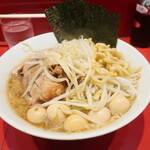 ラーメン二郎 - 海苔とうずらで家系風に♪
