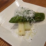 里葉亭 - グリーンアスパラの炭火焼 パルメザンチーズ乗せ