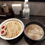 つけめん屋 赤羽京介  - 魚介つけ麺(300g)＋味玉