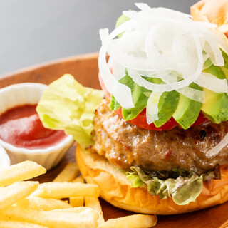 ふわふわのバンズにジューシーなパティ。イチオシのハンバーガー