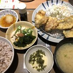 やよい軒 - 鶏とサバの天ぷら定食、蒸し鶏と海藻の小鉢
