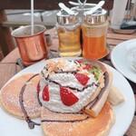 ジロー珈琲 - いちごとバナナのパンケーキ
