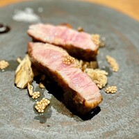 malca - 初めていただいた、神戸ポーク。
                    リブロースなので脂もしっかりしていますが、いい意味で拍子抜けするぐらい、しつこくありません。