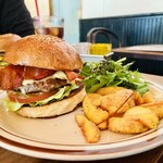 クリッターズバーガー - モッツァレラマッシュルームベーコン　1680円