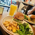 クリッターズバーガー - ランチはプラス220円でセットにできます