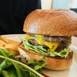 クリッターズバーガー - ダブルチーズバーガー　2065円