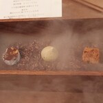 カエンネ - 小菓子、蓋を開けるとスモークです。
