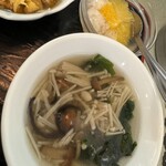 中国料理 頤和園 - えのき、シメジ、キクラゲのスープ