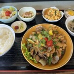 中国料理 頤和園 - 鶏胸肉とあさりの炒め