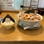 月の家 - どんぶり比較