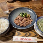 牛たん とろろ 麦めし 名代赤兵衛 - 