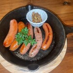 Dining Bar Litty - 焼き立てパリッと5種ソーセージ　580円！