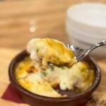 テアトロ ピッコロ - 蟹味噌トマトソースグラタン（605円税込）