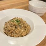 テアトロ ピッコロ - トリュフ香るポルチーニ茸のリゾット（1628円税込）