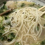 こむらさき - 麺はストレート。白くてひやむぎみたい。