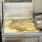 とんかつ マンジェ - カウンターから揚げているのが見れます