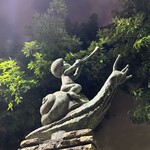 月に吠える - カタツムリ号に乗るクピド。かわいい。