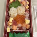 sakana bacca - イクラたっぷり。ホタテがおおきい。