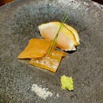 焼鳥 本田 - モモ肉のタタキと笹身の昆布締 ※比内地鶏って凄いな