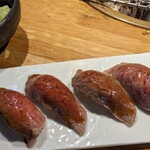 グルメリア六甲 - 単品メニューから、牛トロにぎり。