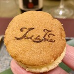 トゥ・ラ・ジョア イズム - 