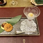 トゥ・ラ・ジョア イズム - 