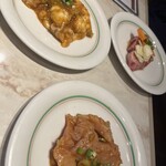 焼肉 鶯谷園 - 右奥が「特上ヒレ」手前は「上ミノ」