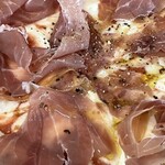白めがねさんのpizza - 生ハムとマスカルポーネアップ✨