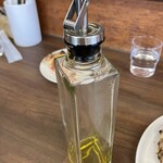 白めがねさんのpizza - オリーブオイルだったかなぁ？