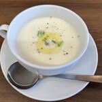 白めがねさんのpizza - Aランチのスープ✨
                                本日は新玉葱の冷製スープ♡