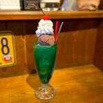 カフェ マチルダ - チョコミントクリームソーダ