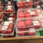 フレッシュ・クラブ - トマトが大きくて　感動しました。スーパーのトマトは98円ですよ 1個　　ここのは 3つ入って250円　トマトは柔らかくて美味しかったです　皮が柔らかく甘いトマト　ファンになりました