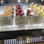 ラヴニュー - ショーケース