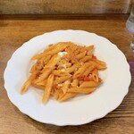 トラットリア ダ ゴイーノ - 鶏もも肉とパプリカのトマト煮込み　ペンネ