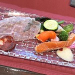 イタリア料理 住田 - 前菜　富士山サーモン自家製燻製とフランス産生ハム