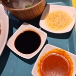 堀内チキンライス - スープに3種類のタレ