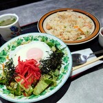 ほびーい喫茶店 - 焼きそば 700円(税込)。
      エビピラフ 650円(税込)。