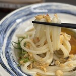 日の出製麺所 - うどん小(1玉)ぬるい、温泉玉子